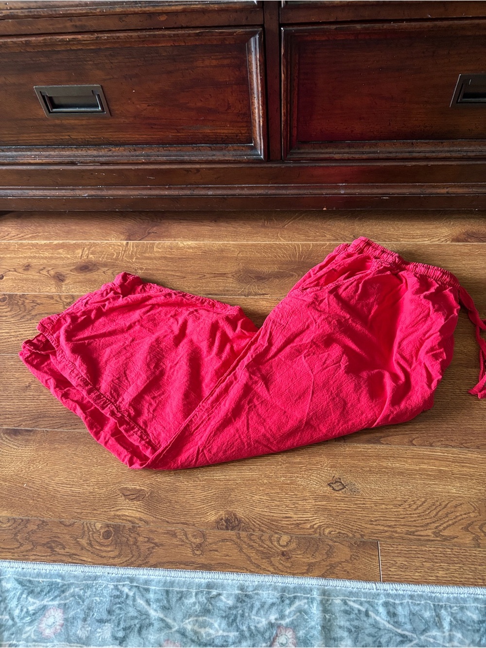 Red pull on cropped pants in size 2x